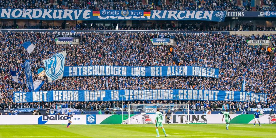 Schalke-Fans «entschuldigen» sich bei allen Huren.