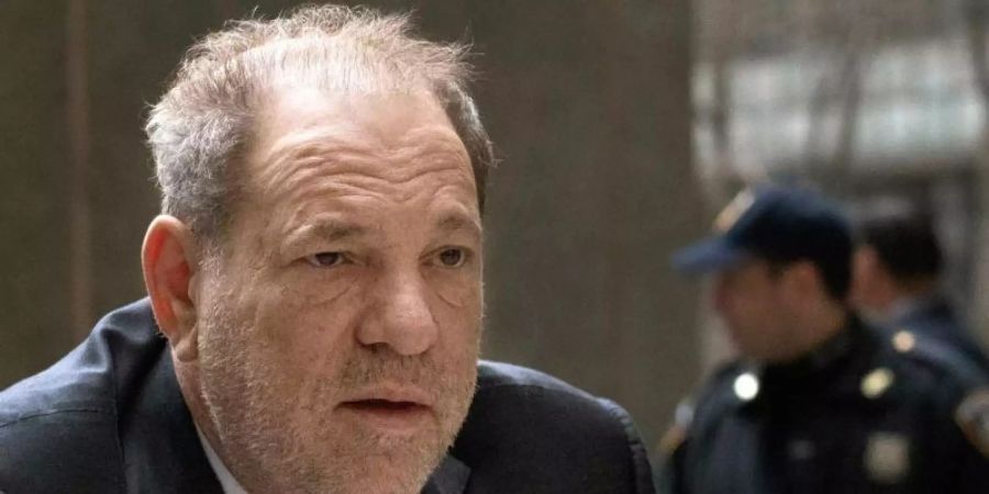 Harvey Weinstein, ehemaliger Filmproduzent aus den USA, beschäftigt mittlerweile einen «Gefängnis-Berater». Foto: Mark Lennihan/AP/dpa