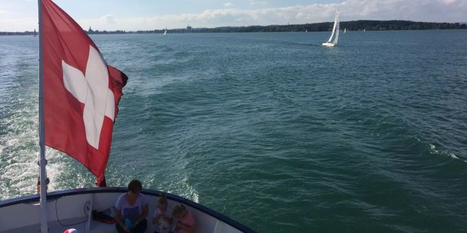 Vorfreude auf eine Kreuzfahrt auf dem Bodensee. Kreuzfahrt