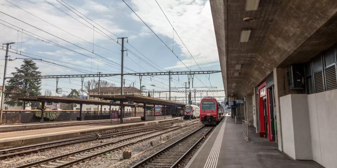 Bahnhof Dietikon, Gleis 1. Bahnhof Dietikon, Gleis 1.