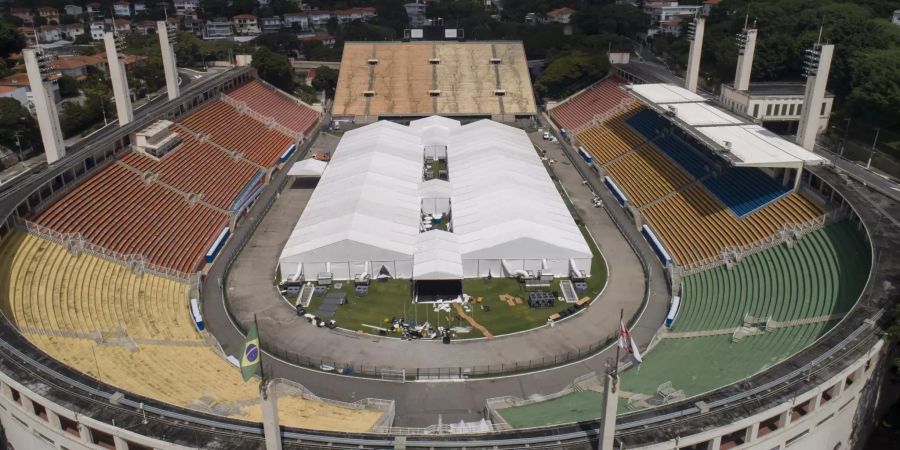 Im Pacaembu-Stadion in São Paulo wird ein Lazarett für Corona-Patienten eingerichtet.