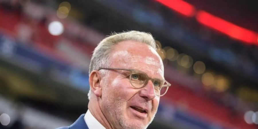 Karl-Heinz Rummenigge könnte sich unter Umständen sogar vorstellen, die laufende Saison bis zum September zu Ende zu spielen. Foto: Matthias Balk/dpa