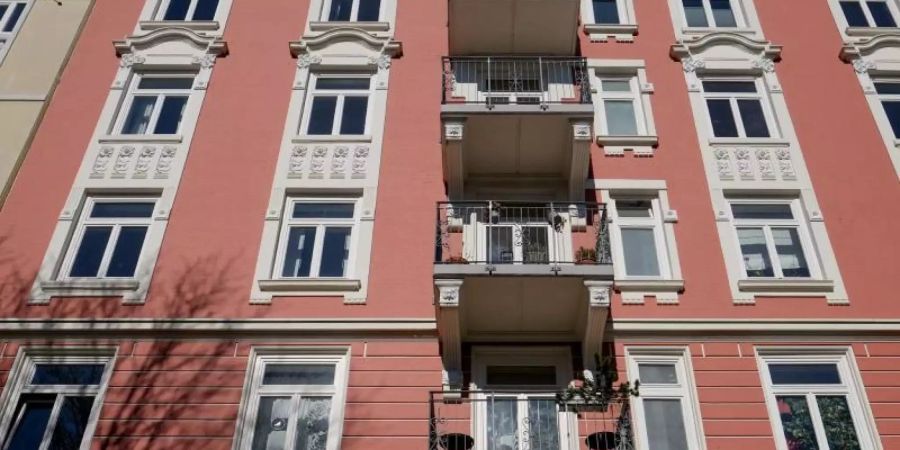 Der BGH befasst sich mit Verkaufsaufträgen von Immobilienmaklern, die sich ohne Kündigung automatisch verlängern. Foto: Axel Heimken/dpa