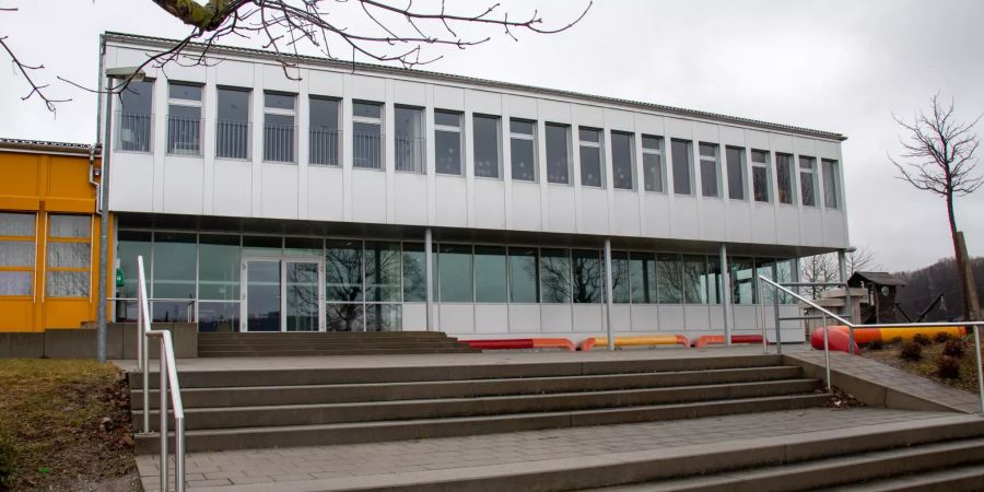 Die Schule in Büttikon.