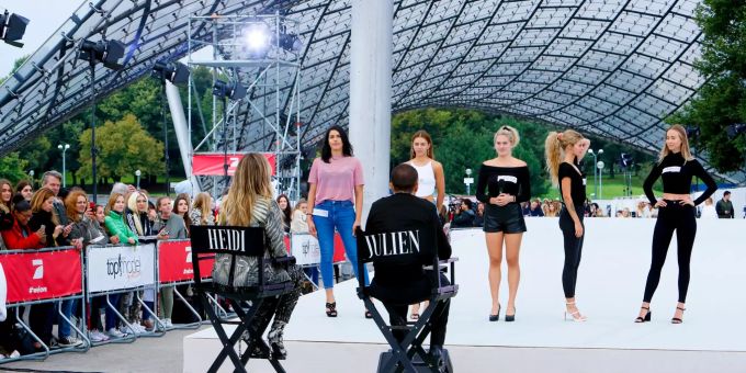 Die Juroren Heidi Klum und Julien Macdonald, britischer Modedesigner, beurteilen die Kandidatinnen beim Casting zur 15. Staffel von «Germany's next Topmodel - by Heidi Klum». Am 30.01.2020 startet die neue Staffel bei ProSieben. gntm