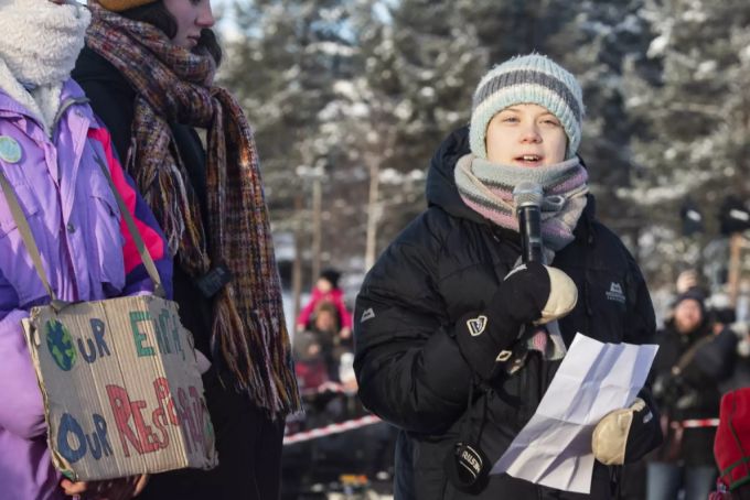 Es sei wichtig, bei der Suche nach Lösungen der Klimakrise auf Wissen und Erfahrungen indigener Völker zu setzen, erklärte Greta Thunberg bei der Demonstration. Greta Thunberg
