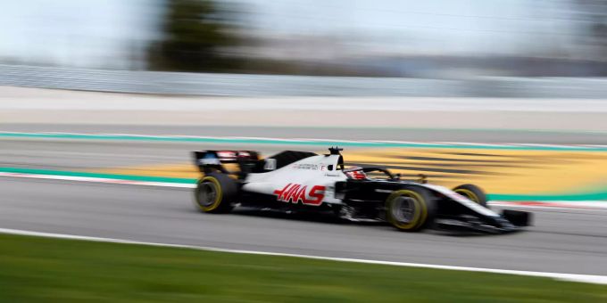 Kevin Magnussen am Steuer des Haas VF20 bei den Vorsaisontestfahrten der Formel 1. Formel 1 Kevin Magnussen