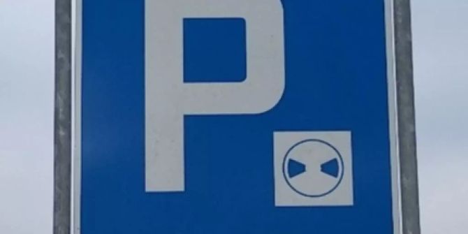 Ein Parkplatz-Schild.