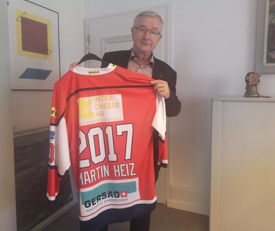 Martin Heiz mit Eishockeydress