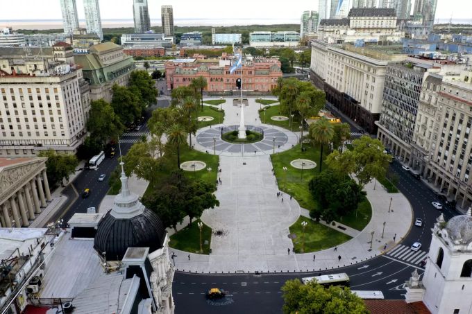 Der Plaza de Mayo in Buenos Aires ist wie ausgestorben. Virus Outbreak Argentina