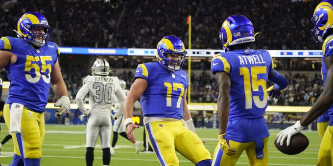Die LA Rams jubeln in der NFL spät gegen die Raiders. NFL