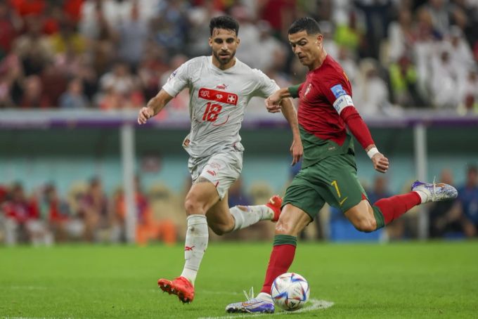 Eray Cömert (l.) im Einsatz an der WM 2022 gegen Cristiano Ronaldo. WM 2022