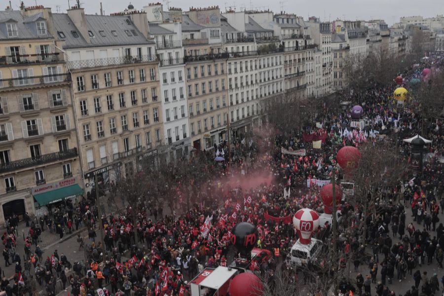 Rund 80'000 Menschen gingen in der französischen Hauptstadt auf die Strasse.