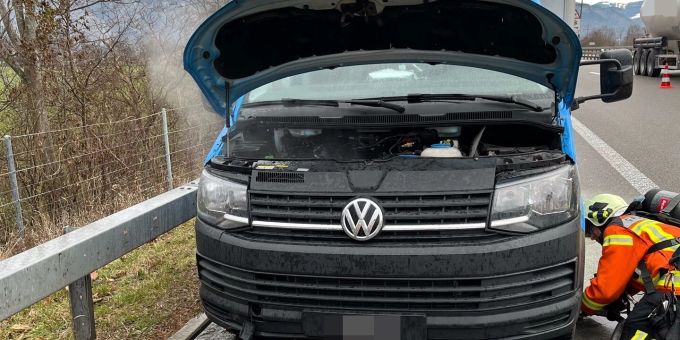 Mels SG: Brand von Lieferwagen auf A3 durch technischen Defekt. Mels SG