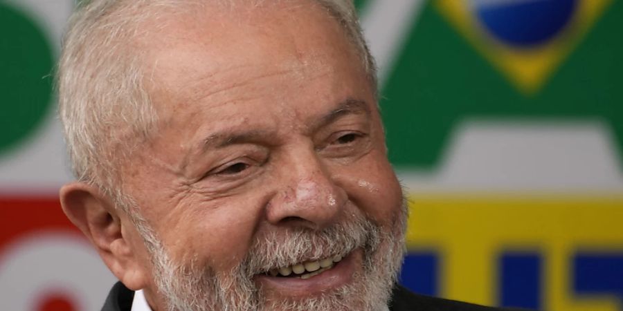 Kann er sein politisch gespaltenes Land einen und seine Gegner aus dem Lager von Bald-Ex-Präsident Jair Bolsonaro ins Boot holen? Der mit knappem Ergebnis gewählte designierte Präsident Luiz Inácio Lula da Silva kurz vor seiner Amtseinführung. (Aufnahme vom 2. Dezember 2022)