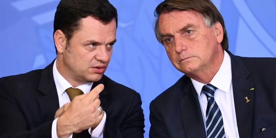 Ex-Justizminister Torres (l.) neben Ex-Präsident Bolsonaro