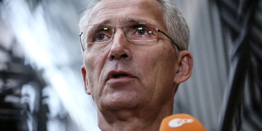 ARCHIV - Jens Stoltenberg, Generalsekretär der NATO, spricht bei der Ankunft zu den Medien, um an einem Treffen der EU-Verteidigungsminister teilzunehmen. Foto: Valeria Mongelli/ZUMA Press Wire/dpa