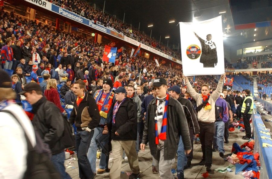 Dem Verein gehören 25 Prozent der FC Basel 1893 AG. Nun sollen die rund 8000 Mitglieder auch 25 Prozent des 1,2-Millionen-Lochs stopfen.