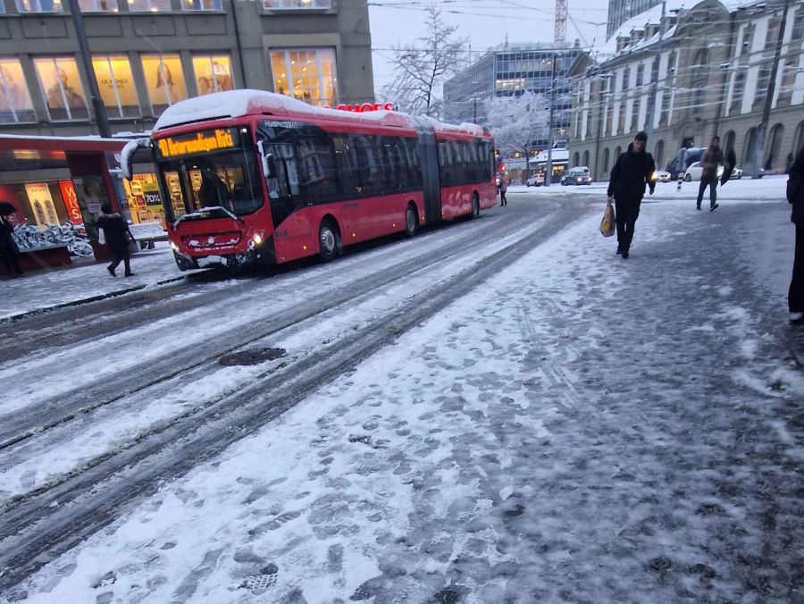 Ein 10er-Bus rollte für kurze Zeit rückwärts.