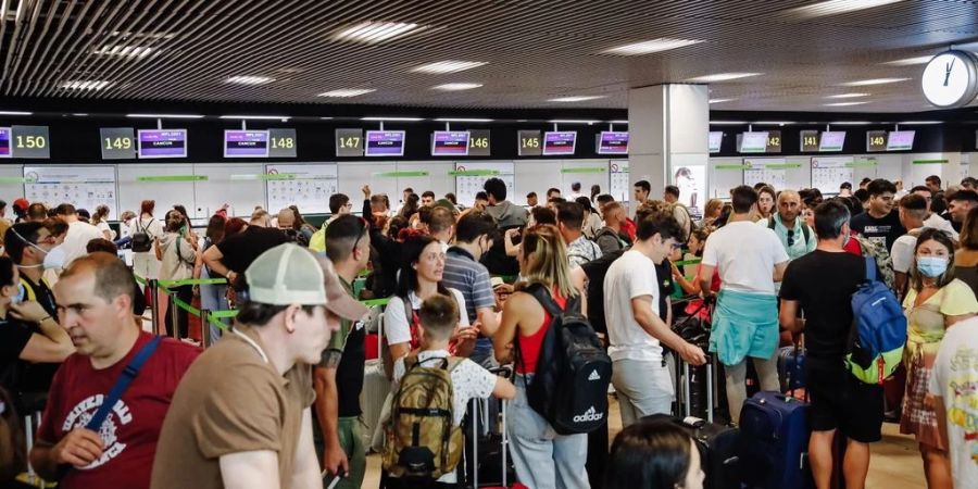 Diesen Sommer könnte erneut Flughafen-Chaos drohen. (Archiv)