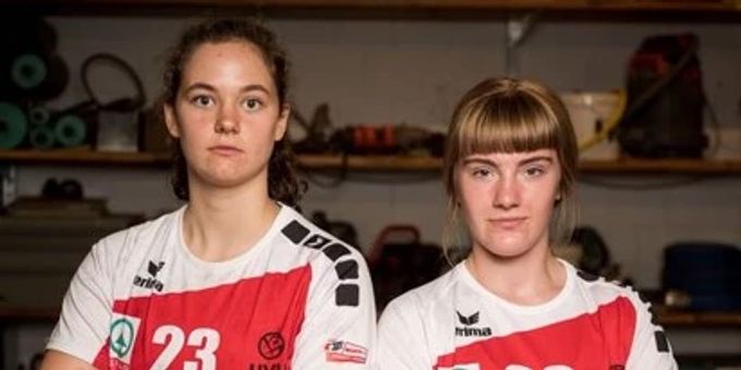 Malin (links) und Aline (rechts) vom Handballverein Herzogenbuchsee Damen 1 des HV Herzogenbuchsee
