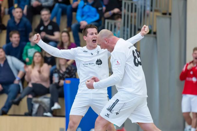 Die Männermannschaft hat im letzten Jahr den Vize-Schweizer-Meistertitel in der Halle gewonnen. Faustballcenter Oberentfelden
