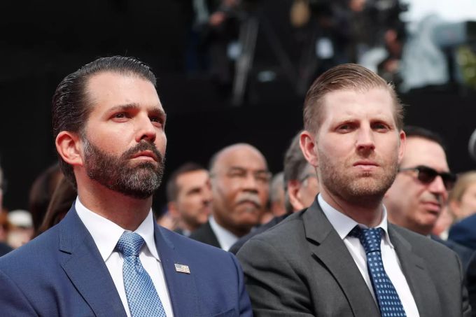Donald Trump Jr., Präsident der Trump Organization, und Eric Trump, Vize-Präsident der Trump Organization, nehmen an einer Gedenkveranstaltung zum 75. Jahrestags des D-Day auf dem Soldatenfriedhof in Colleville-Sur-Mer teil. Da US-Präsident Donald Trump nach seiner Corona-Infektion vorerst als Wahlkämpfer ausfällt, sollen seine Kinder und Vizepräsident Mike Pence für ihn einspringen. «Operation MAGA»: Pence und Trump-Kinder sollen Wahlkampf machen
