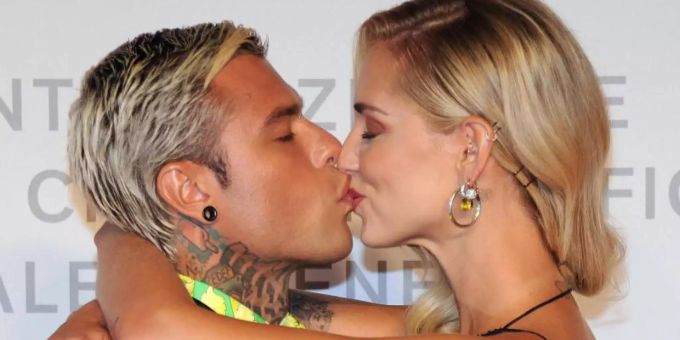 Model Chiara Ferragni mit ihrem Mann, den Sänger Fedez, auf dem Roten Teppich in Venedig 2019. chiara ferragni