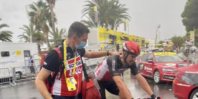 Befindet sich nach seinem Tour-Aus auf dem Wege der Besserung: John Degenkolb (r). Foto: Ann Braeckman/BELGA/dpa