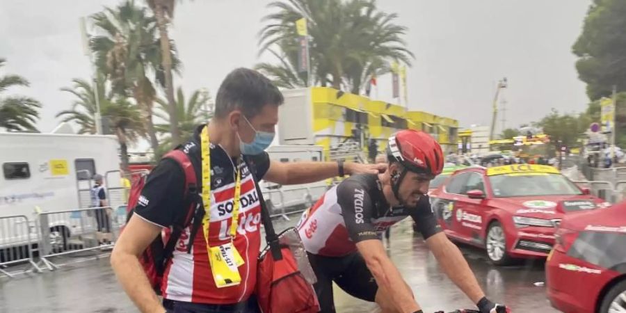 Befindet sich nach seinem Tour-Aus auf dem Wege der Besserung: John Degenkolb (r). Foto: Ann Braeckman/BELGA/dpa