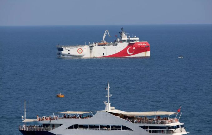 Das türkische Forschungsschiff «Oruc Reis» ankert vor der Küste von Antalya im Mittelmeer. Erdgasstreit im Mittelmeer