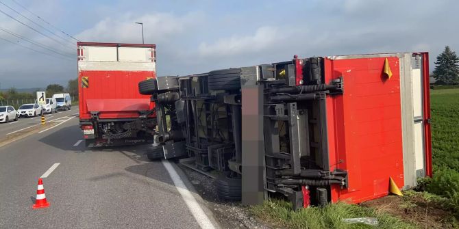 Anhänger gekippt