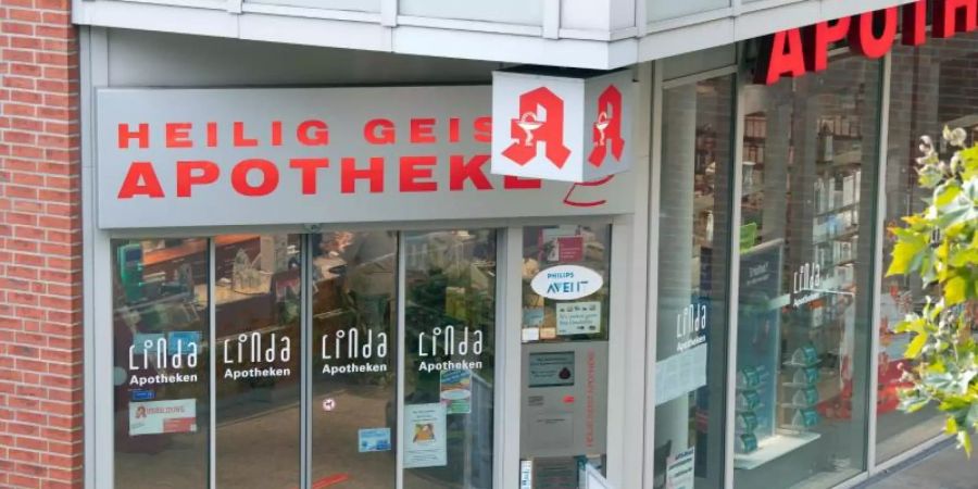 Ein Jahr nach dem Tod einer jungen Frau und ihres Babys durch verunreinigte Glukose aus der Heilig-Geist-Apotheke ist Anklage gegen eine Apothekerin erhoben worden. Foto: Federico Gambarini/dpa