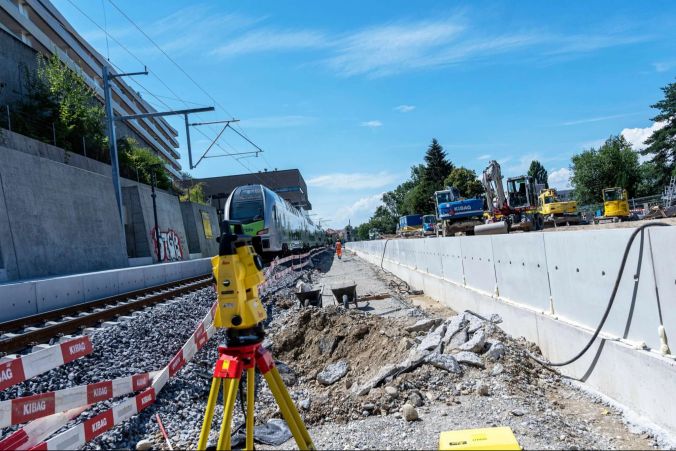 Intensivbauphase beim Bahnhof Wabern ... und schon wieder ein Zug