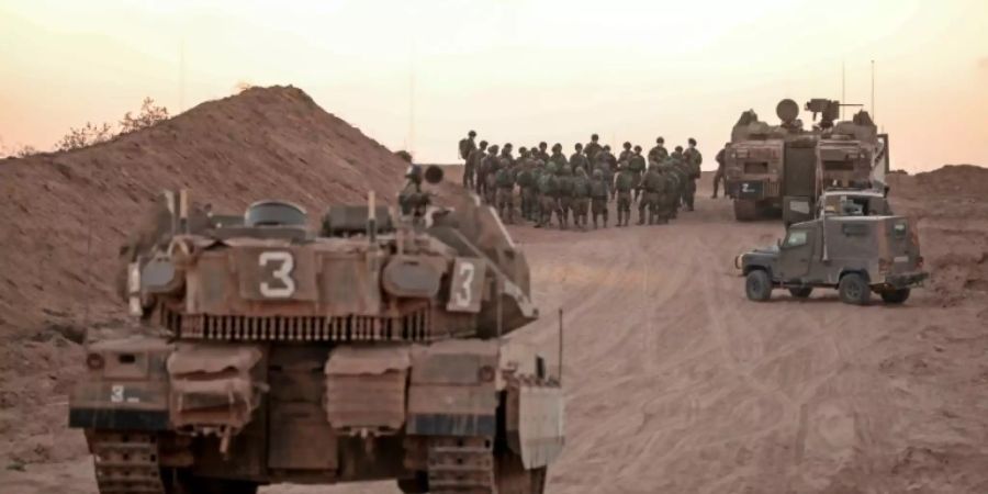 Israelische Panzer im Grenzgebiet zwischen Israel und dem Gazastreifen