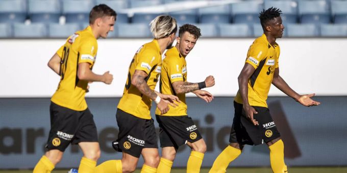 Die Spieler von YB feiern das Tor zum zwischenzeitlichen 1:1 gegen den FC Luzern. YB FC Luzern