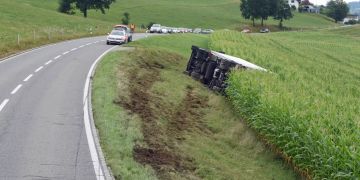 Sattelmotorfahrzeug gekippt