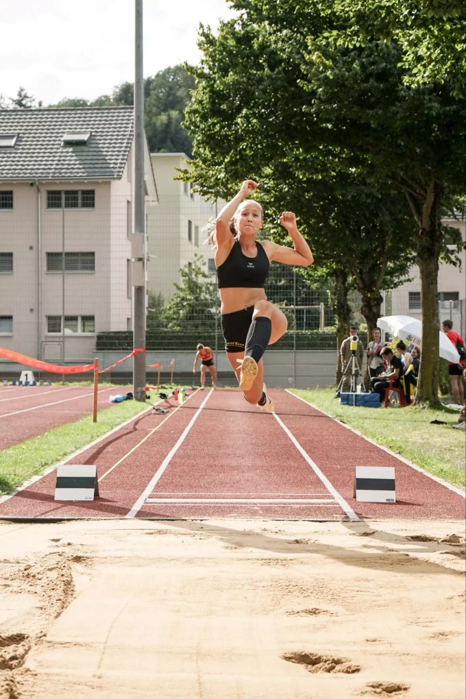 Olivia Christen beim Weitsprung. Olivia Christen
