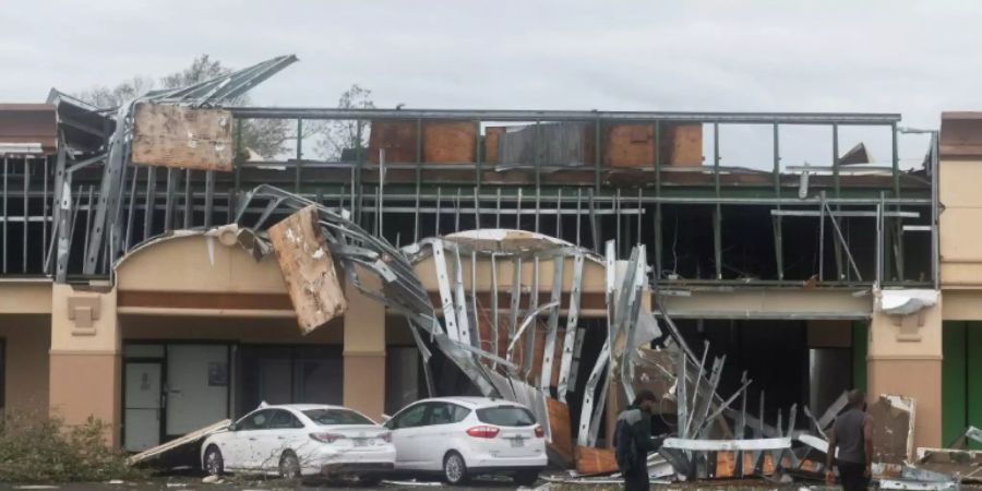 Teilweise zerstörtes Gebäude in Lake Charles in Louisiana