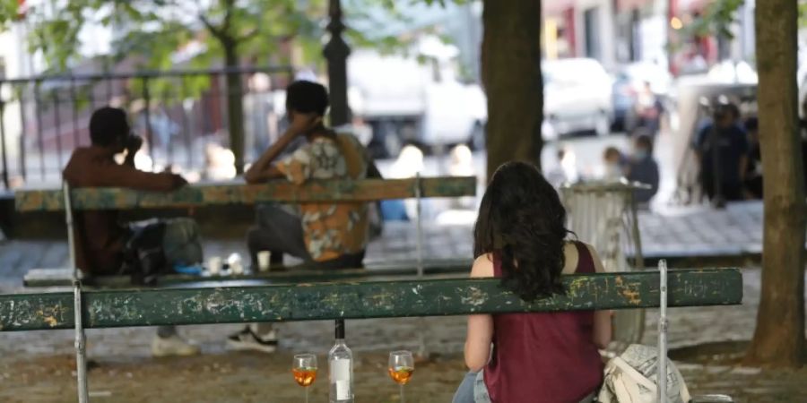 Weintrinken im Park