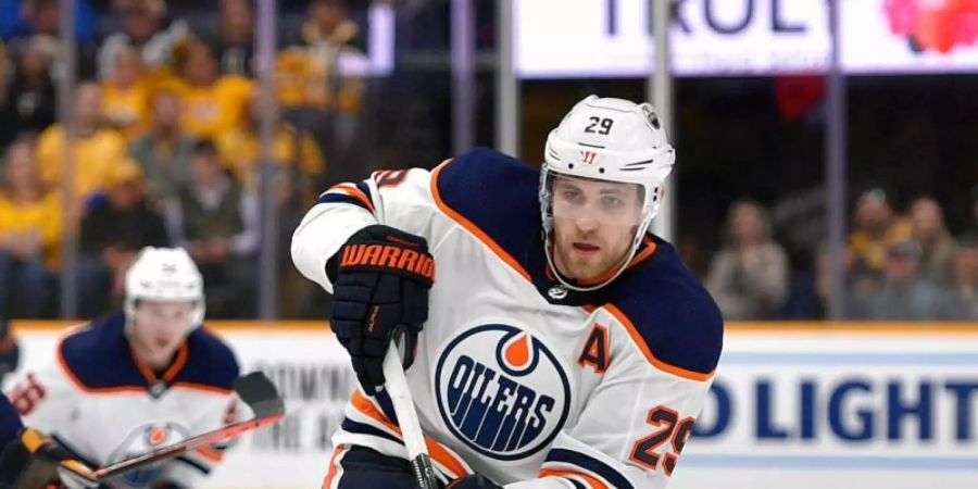 Geht mit gemischten Gefühlen den Neustart in der NHL an: Leon Draisaitl von den Edmonton Oilers in Aktion. Foto: Steve Roberts/Cal Sport Media/CSM via ZUMA Wire/dpa