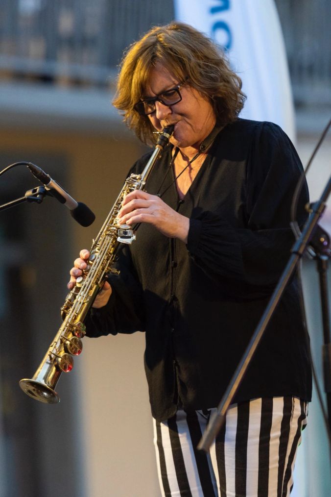 Susanne Müller mag's durchaus rockig. Sie spielt auch Gitarre in einer Punkrock Band.