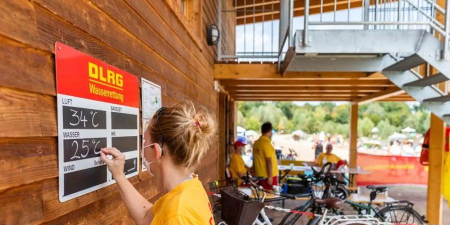 In Baden-Württemberg stiegen die Temperaturen am Samstag deutlich über 30 Grad - hier in Freiburg auf rund 34 Grad. Foto: Philipp von Ditfurth/dpa