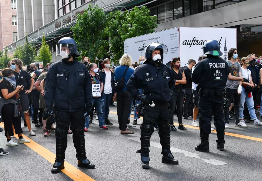 Protest gegen Corona-Massnahmen Berlin - Gegendemo