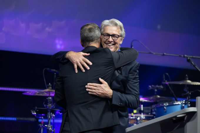 Matthias Hüppi erhielt an der Charity-Veranstaltung den ersten von insgesamt acht Awards. Matthias Hüppi erhielt Award