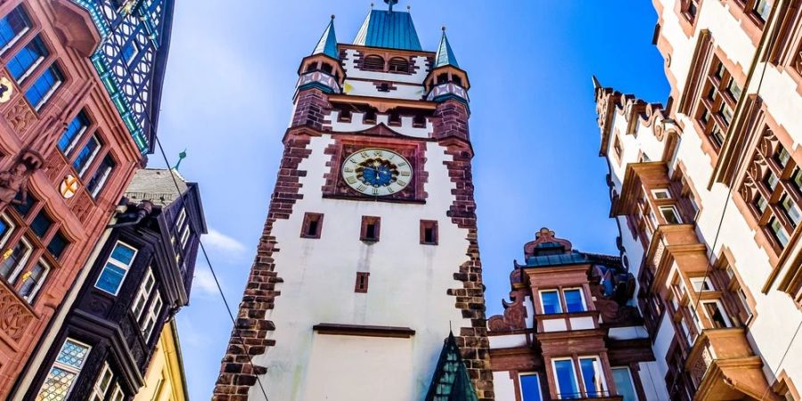 Freiburg im Breisgau zeichnet sich durch seine mittelalterliche Altstadt aus.