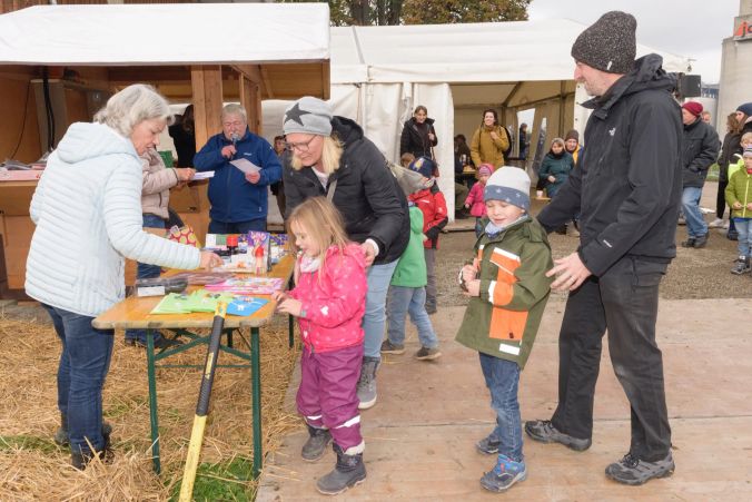 Die Kinder dürfen sich selbst einen Preis aussuchen.