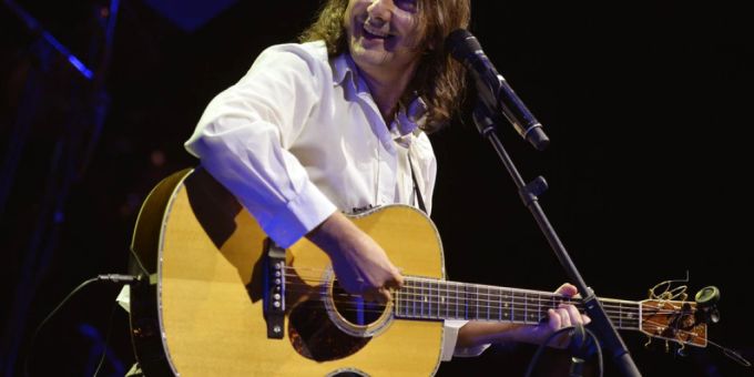 Der Cantautore Pippo Pollina singt seit über fünfzig Jahren über die Liebe, über Freiheit, über das Meer - und über seine Heimat Sizilien, die er 1985 verliess. Jetzt hat er sich zum Thema Mafia an seinen ersten Roman gewagt. (Archivbild) Der Cantautore Pippo Pollina singt seit über fünfzig Jahren über die Liebe, über Freiheit, über das Meer - und über seine Heimat Sizilien, die er 1985 verliess. Jetzt hat er sich zum Thema Mafia an seinen ersten Roman gewagt. (Archivbild)