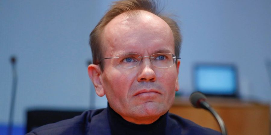 Der frühere Wirecard-Vorstandschef Markus Braun sitzt im Wirecard-Untersuchungsausschuss des Bundestags, bevor er seine Aussage macht.