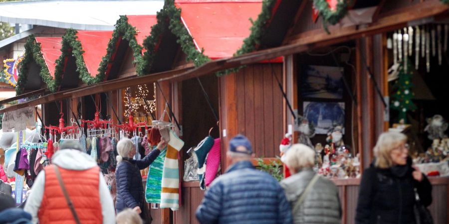 Der Weihnachtsmarkt in Essen-Steele hat als einer der ersten in Nordrhein-Westfalen geöffnet.